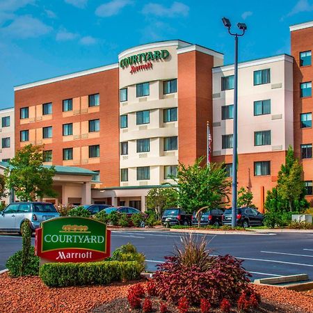 Courtyard Greensboro Airport Exterior photo